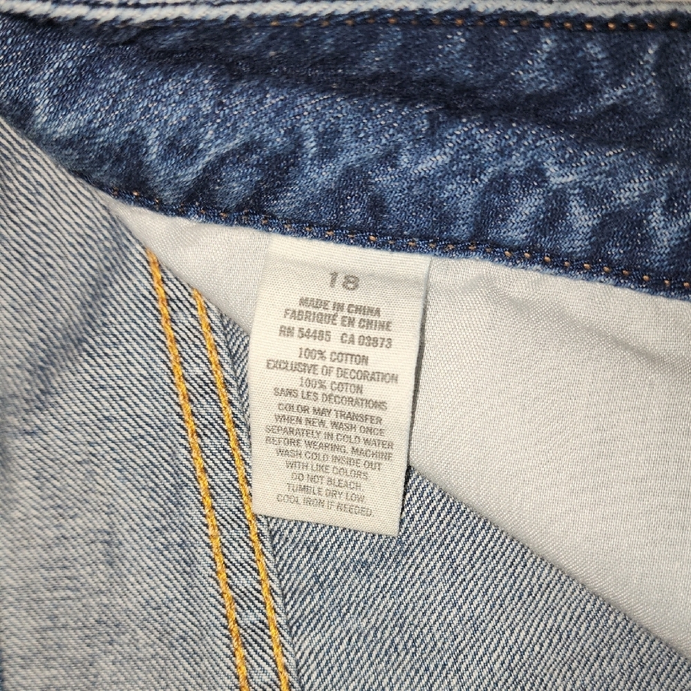 American Eagle Distressed Medium Wash Jean Shorts with Raw Edge - Picture 4 of 8